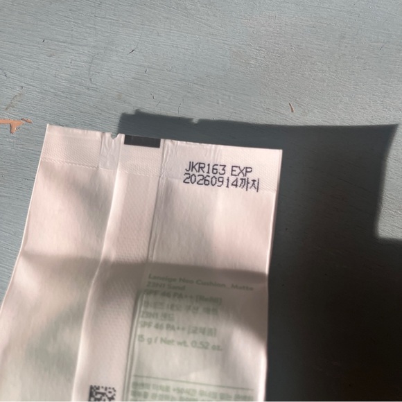 Laneige 23N1 Sand - x1 Refill - comes with free samples - Picture 8 of 9